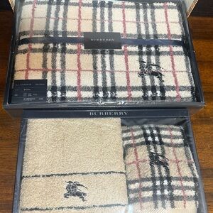 BURBERRY set of 3 TOWEL GIFT SET